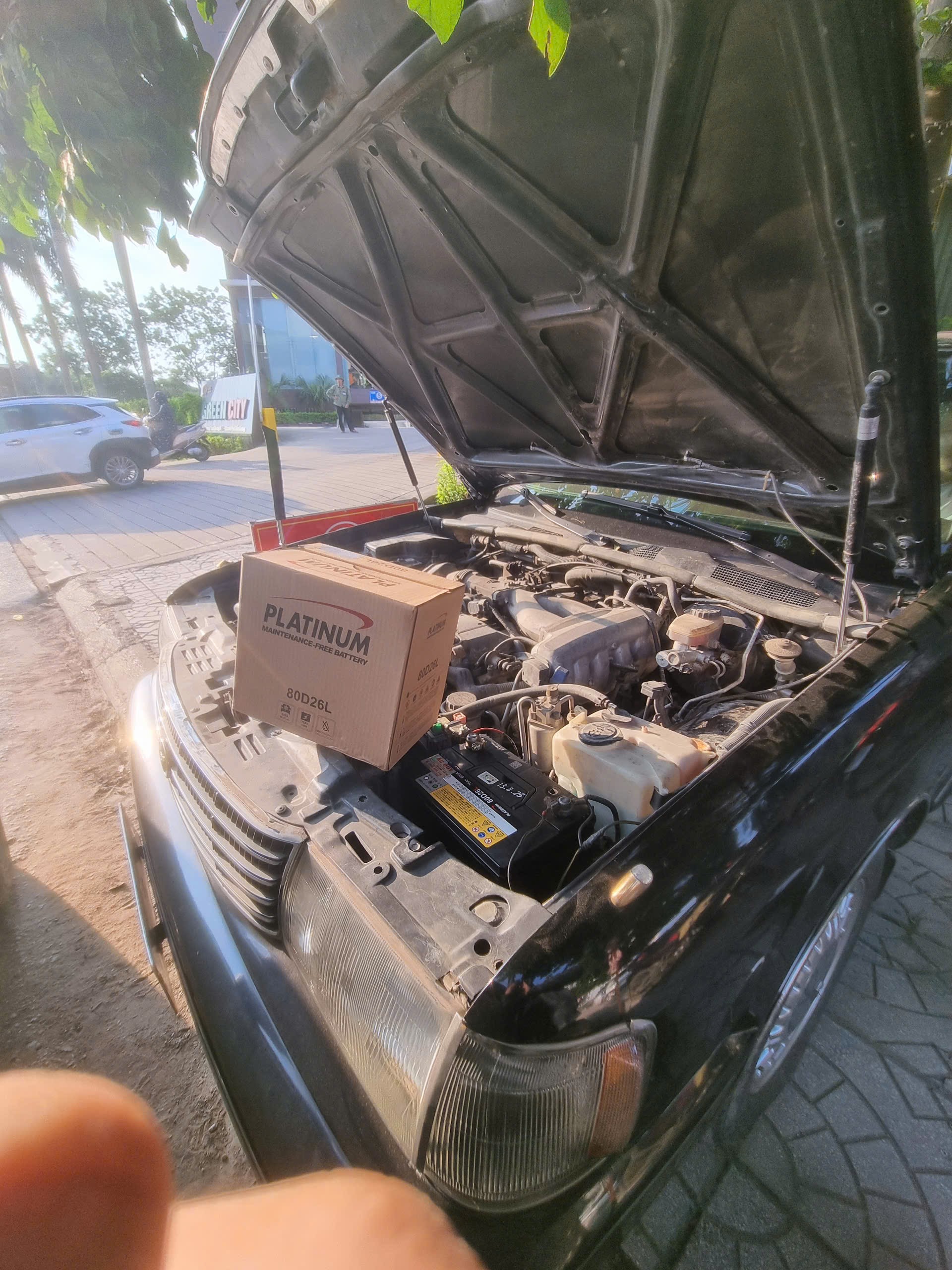 Thay ắc quy Platinum 80D26L cho Toyota Crown